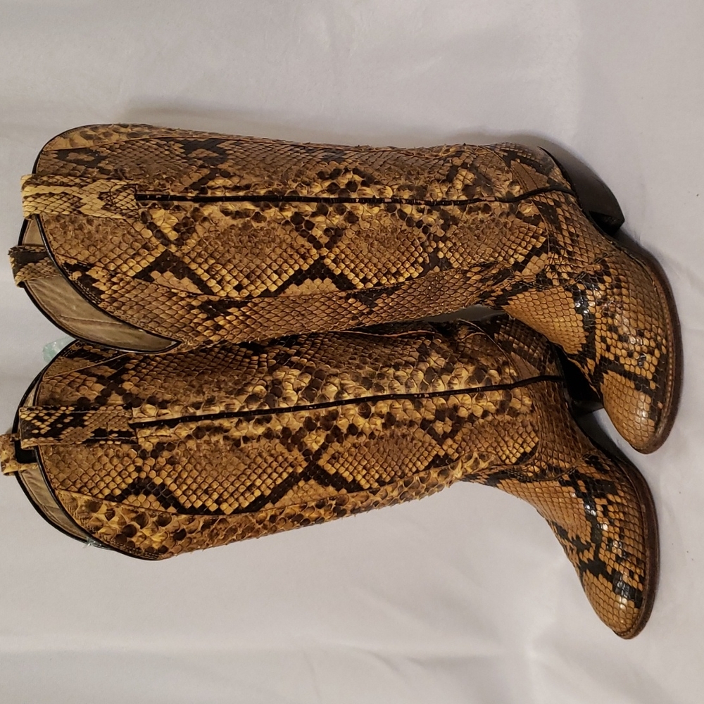 Dan Post tall cowboy boots size 5, full snakeskin